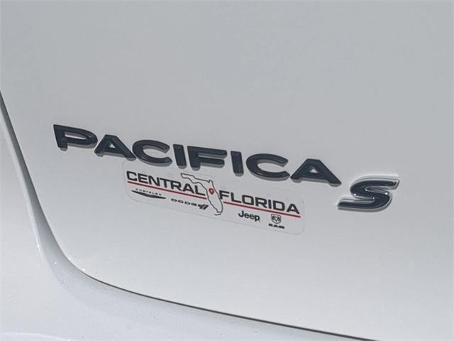 new 2024 Chrysler Pacifica Hybrid car, priced at $35,825