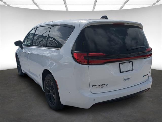 new 2024 Chrysler Pacifica Hybrid car, priced at $35,825