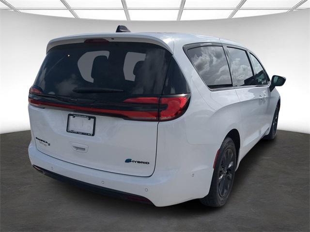 new 2024 Chrysler Pacifica Hybrid car, priced at $35,825