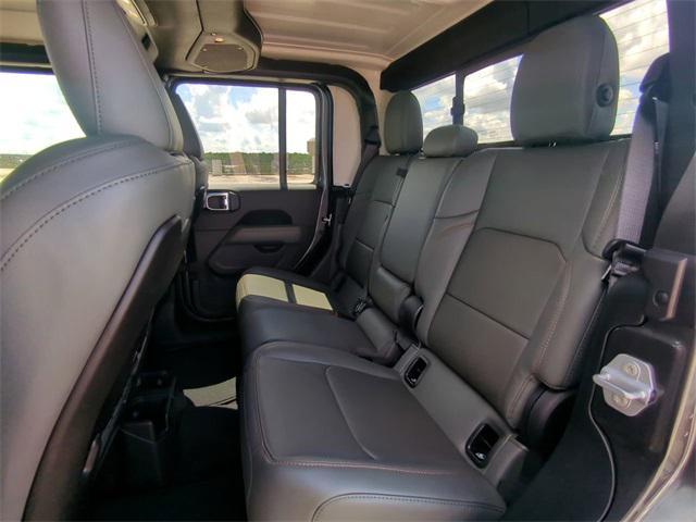 new 2025 Jeep Gladiator car, priced at $45,721