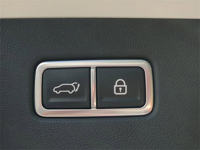 used 2023 Kia Sorento car, priced at $32,999