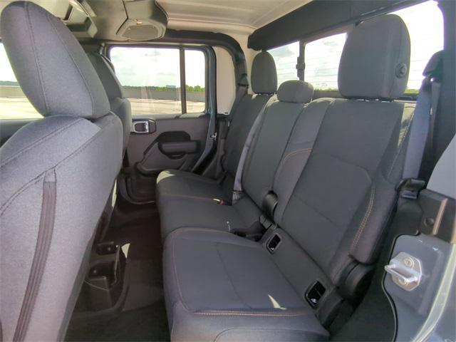 new 2025 Jeep Gladiator car, priced at $40,174