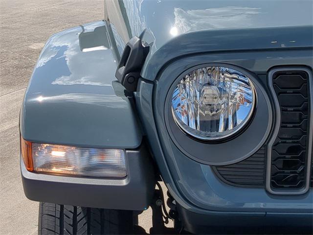 new 2025 Jeep Gladiator car, priced at $40,174