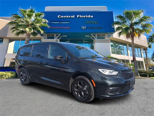 used 2022 Chrysler Pacifica Hybrid car, priced at $25,999