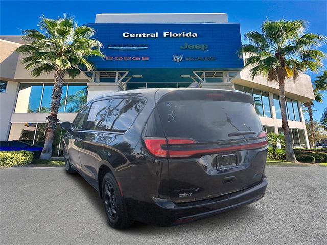 used 2022 Chrysler Pacifica Hybrid car, priced at $25,999