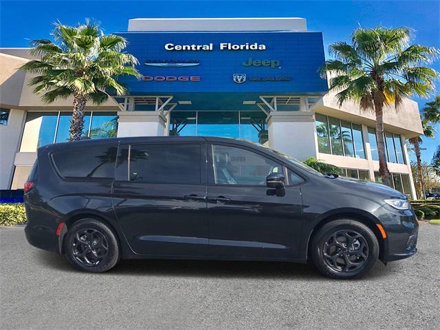 used 2022 Chrysler Pacifica Hybrid car, priced at $25,999