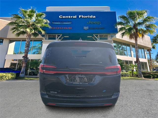 used 2022 Chrysler Pacifica Hybrid car, priced at $25,999