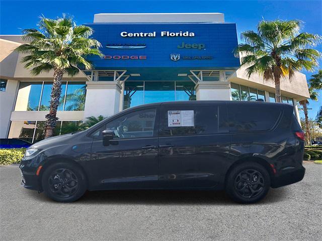 used 2022 Chrysler Pacifica Hybrid car, priced at $25,999