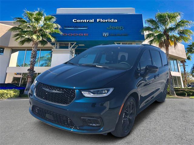 new 2025 Chrysler Pacifica car, priced at $47,418