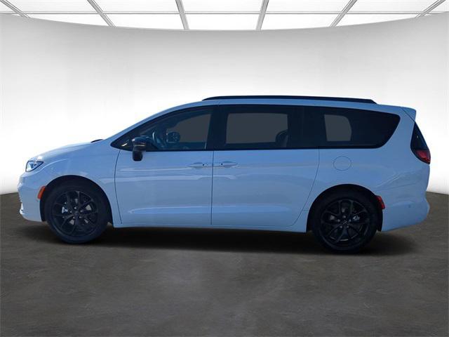 new 2024 Chrysler Pacifica car, priced at $33,742