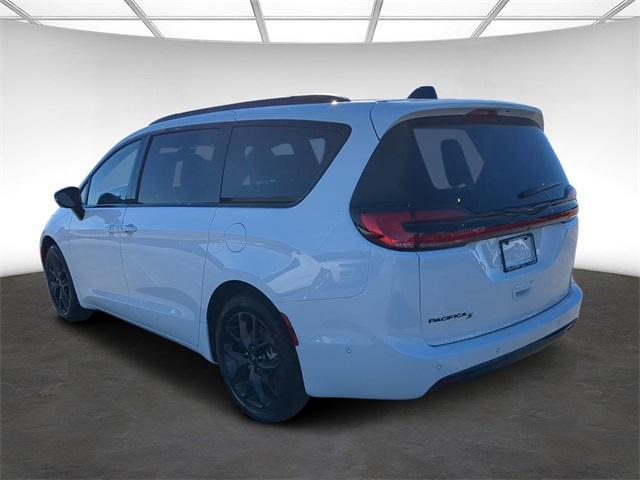 new 2024 Chrysler Pacifica car, priced at $33,742