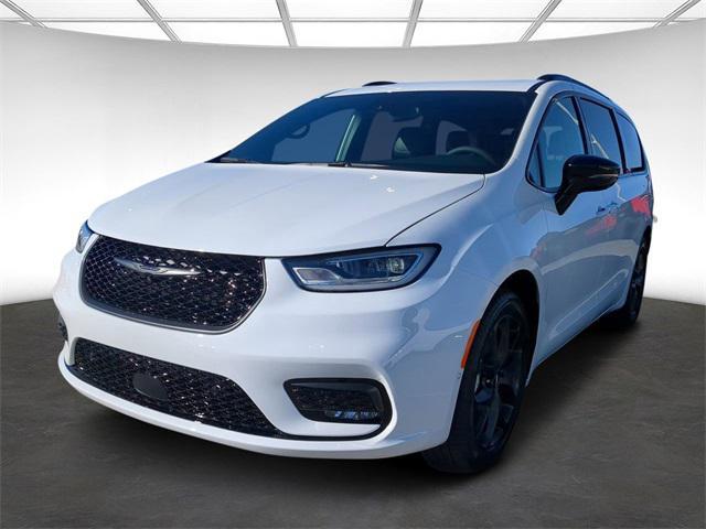 new 2024 Chrysler Pacifica car, priced at $33,742