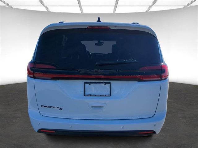 new 2024 Chrysler Pacifica car, priced at $33,742