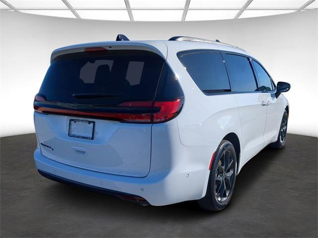 new 2024 Chrysler Pacifica car, priced at $33,742