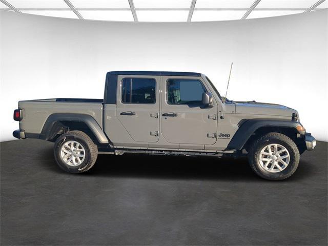 used 2023 Jeep Gladiator car, priced at $26,499