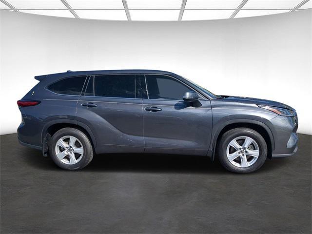 used 2021 Toyota Highlander car, priced at $26,499