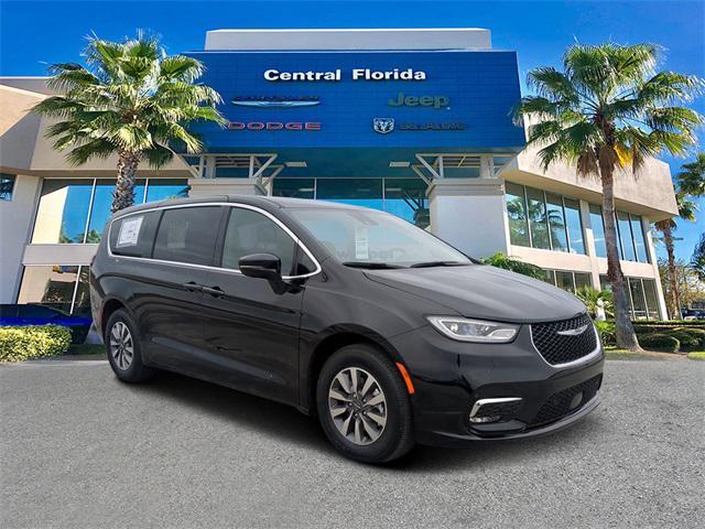 new 2025 Chrysler Pacifica Hybrid car, priced at $47,030