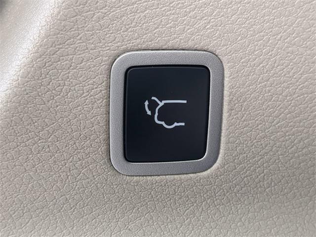 used 2023 Chrysler Pacifica Hybrid car, priced at $24,249