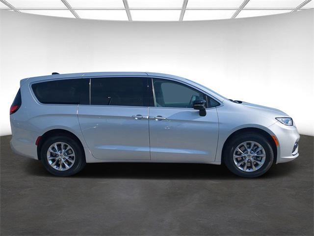 new 2024 Chrysler Pacifica car, priced at $37,943