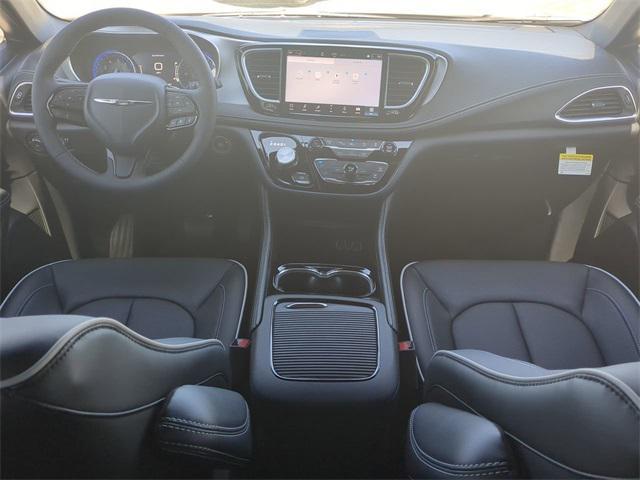 new 2025 Chrysler Pacifica car, priced at $47,484