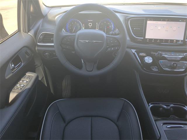 new 2025 Chrysler Pacifica car, priced at $47,484