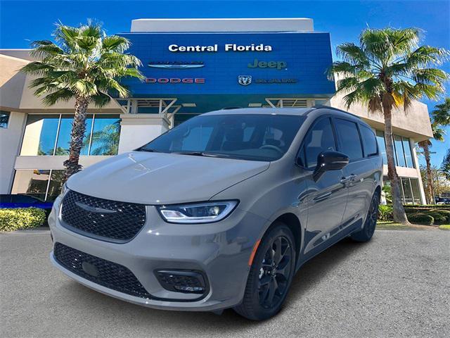 new 2025 Chrysler Pacifica car, priced at $47,484