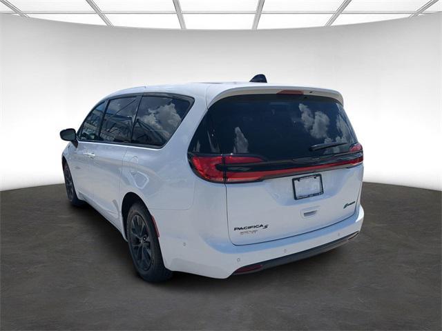 new 2024 Chrysler Pacifica Hybrid car, priced at $35,825