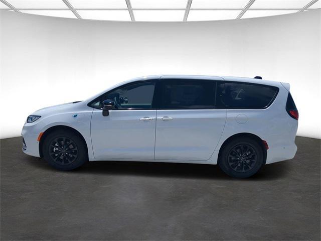 new 2024 Chrysler Pacifica Hybrid car, priced at $35,825