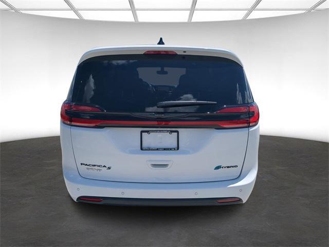 new 2024 Chrysler Pacifica Hybrid car, priced at $35,825