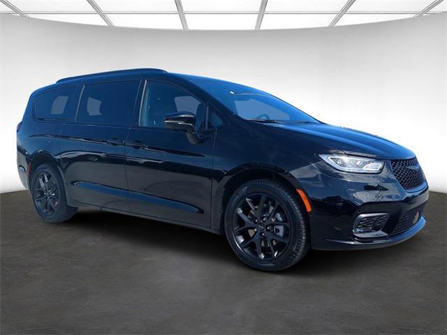 new 2024 Chrysler Pacifica car, priced at $50,176