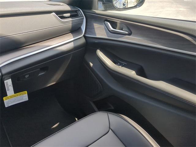 new 2025 Jeep Grand Cherokee car, priced at $41,436