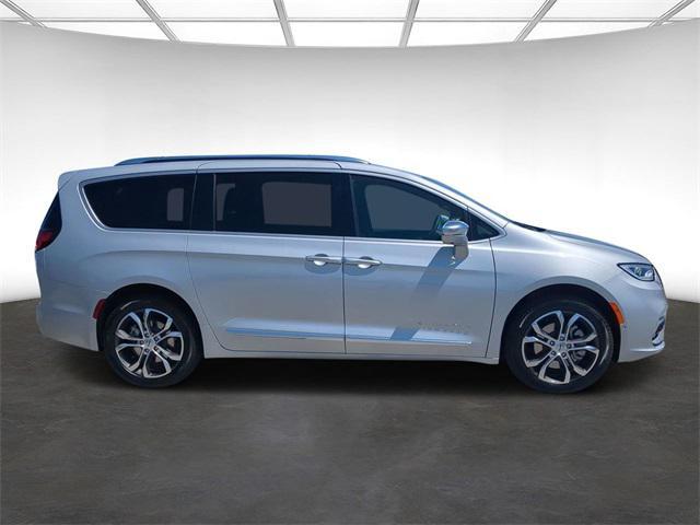 new 2024 Chrysler Pacifica car, priced at $54,167