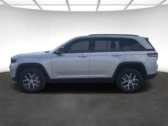 new 2025 Jeep Grand Cherokee car, priced at $44,295