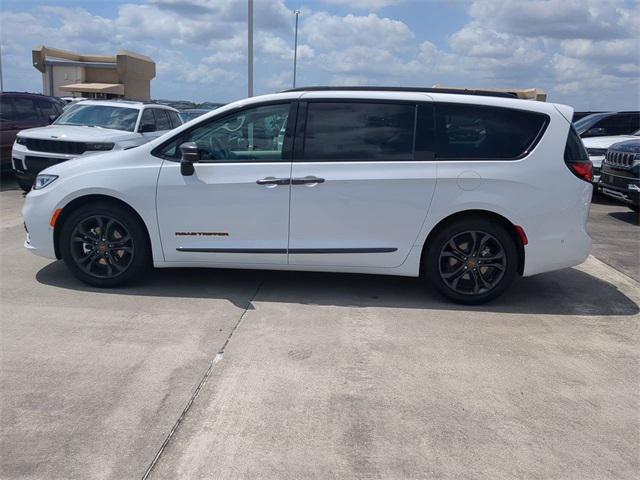 new 2024 Chrysler Pacifica car, priced at $45,553