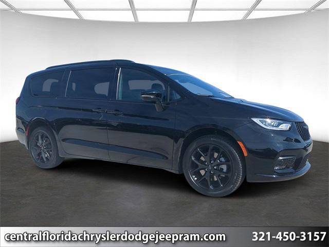 new 2024 Chrysler Pacifica car, priced at $41,077