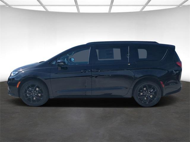 new 2024 Chrysler Pacifica car, priced at $41,077