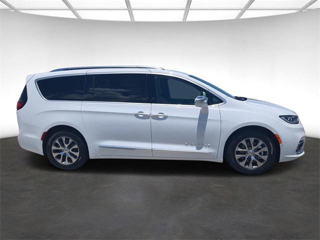 new 2024 Chrysler Pacifica car, priced at $44,636