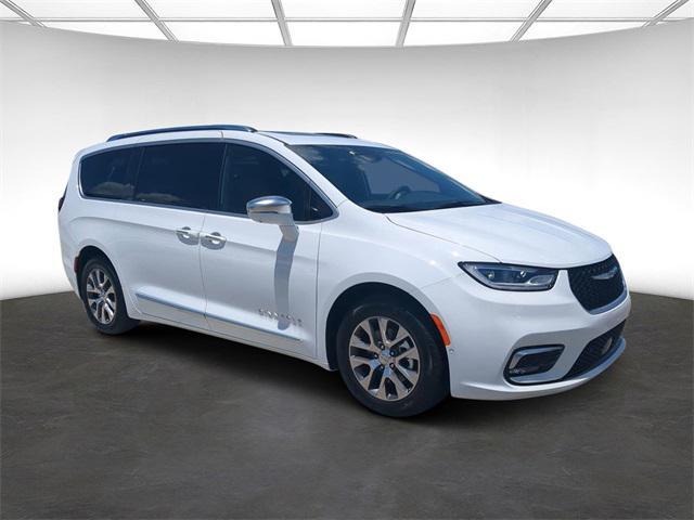 new 2024 Chrysler Pacifica car, priced at $44,636