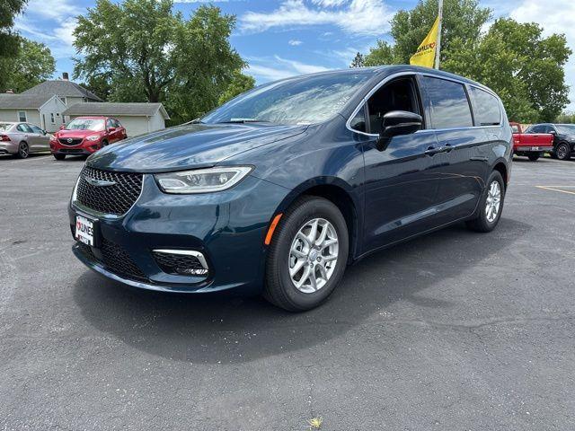 new 2025 Chrysler Pacifica car, priced at $43,994