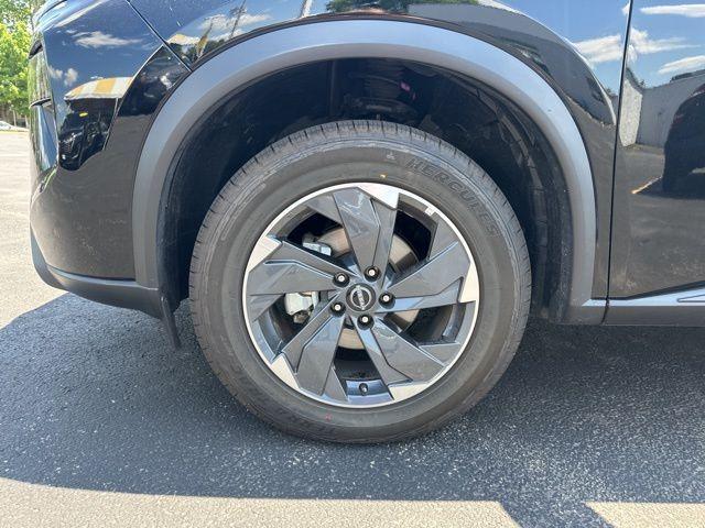 used 2024 Nissan Rogue car, priced at $21,894