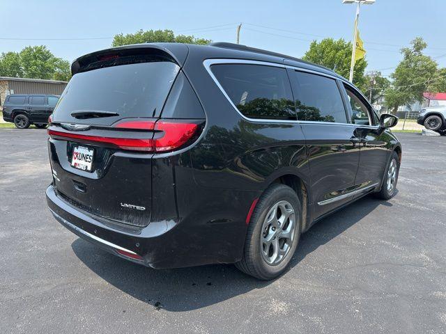 used 2023 Chrysler Pacifica car, priced at $27,894