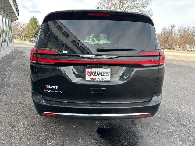 used 2022 Chrysler Pacifica car