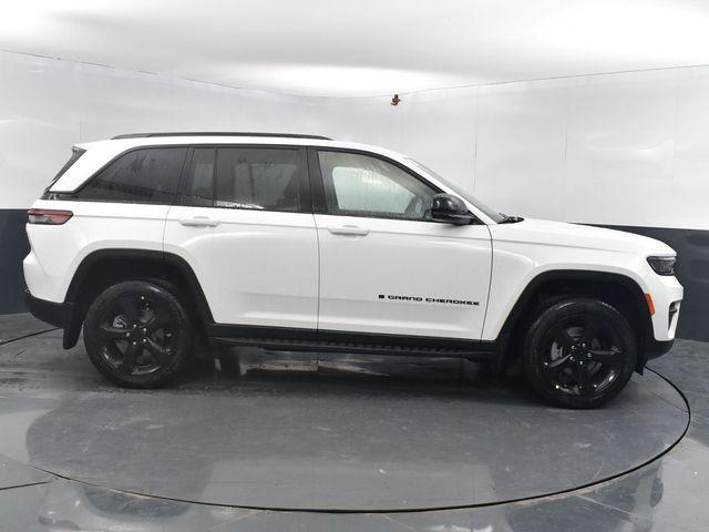 new 2025 Jeep Grand Cherokee car, priced at $40,594