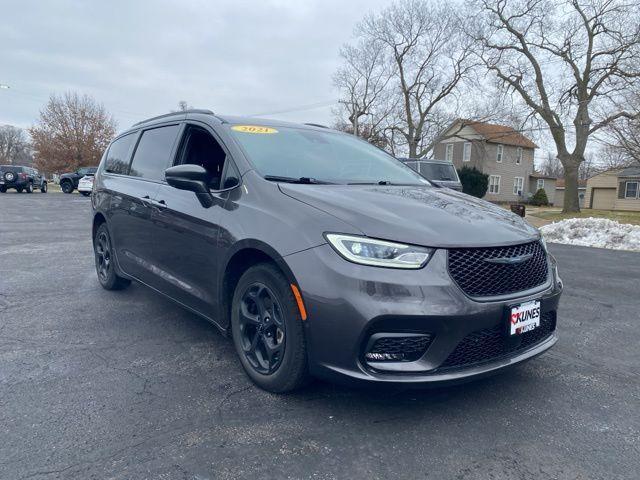 used 2021 Chrysler Pacifica Hybrid car, priced at $21,794