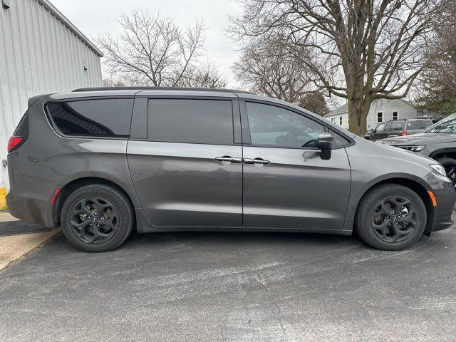 used 2021 Chrysler Pacifica Hybrid car, priced at $22,694