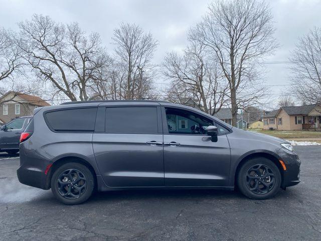 used 2021 Chrysler Pacifica Hybrid car, priced at $21,794