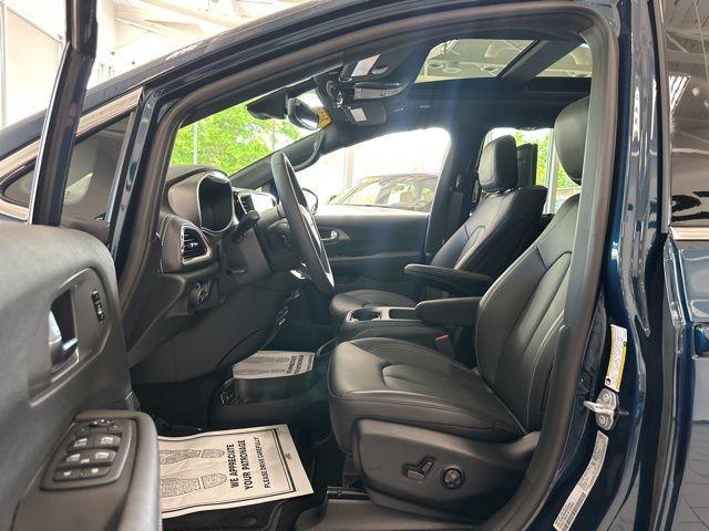 new 2025 Chrysler Pacifica car, priced at $45,794