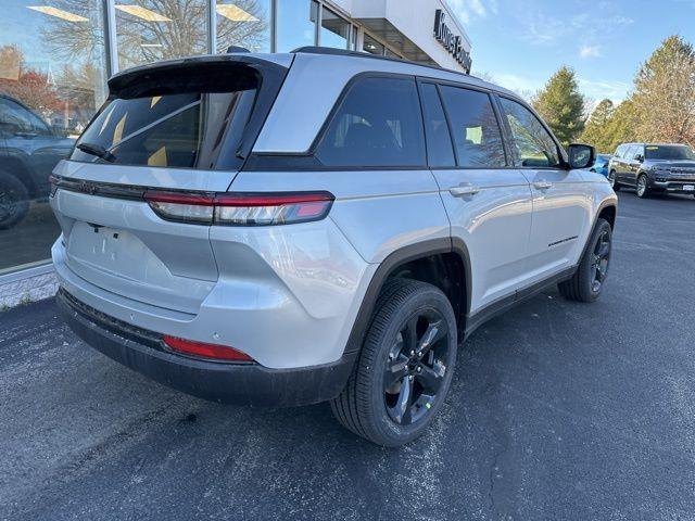 new 2025 Jeep Grand Cherokee car, priced at $38,994