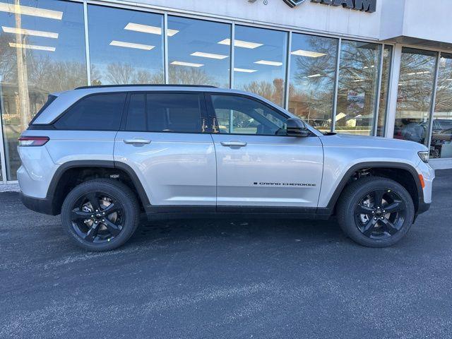 new 2025 Jeep Grand Cherokee car, priced at $38,994