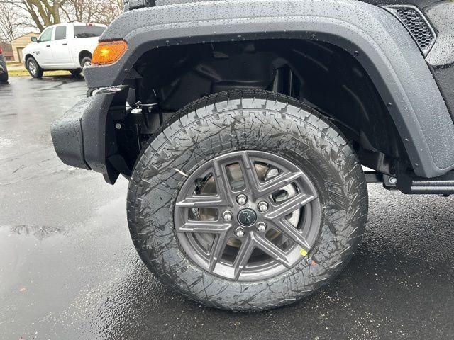 new 2025 Jeep Wrangler car, priced at $42,994